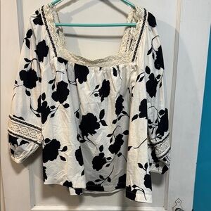 ✨✨Host pick!!✨✨ Maurice’s Floral Black and White Women's Top 2x